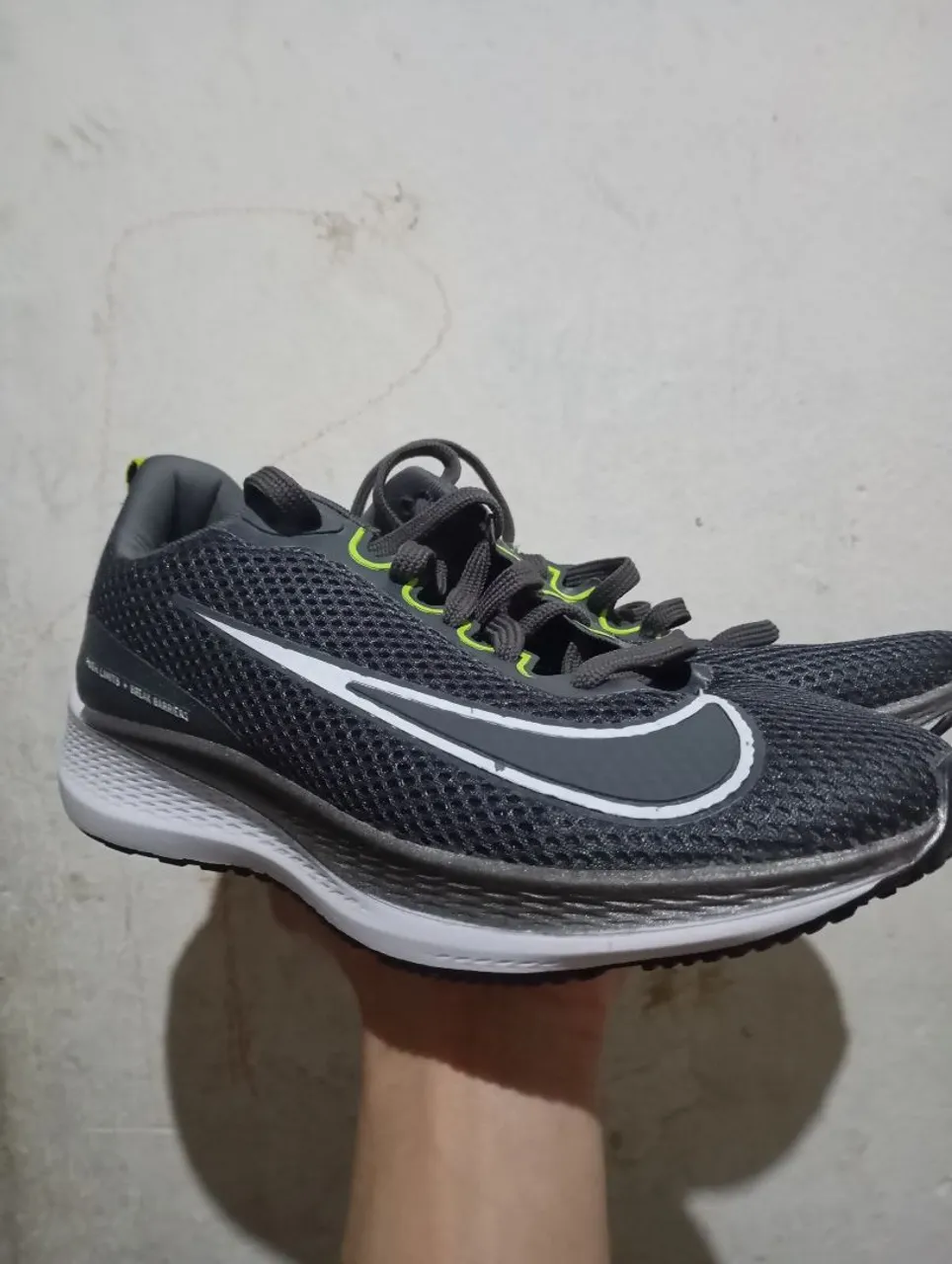 Tênis Nike - Cinza e Branco