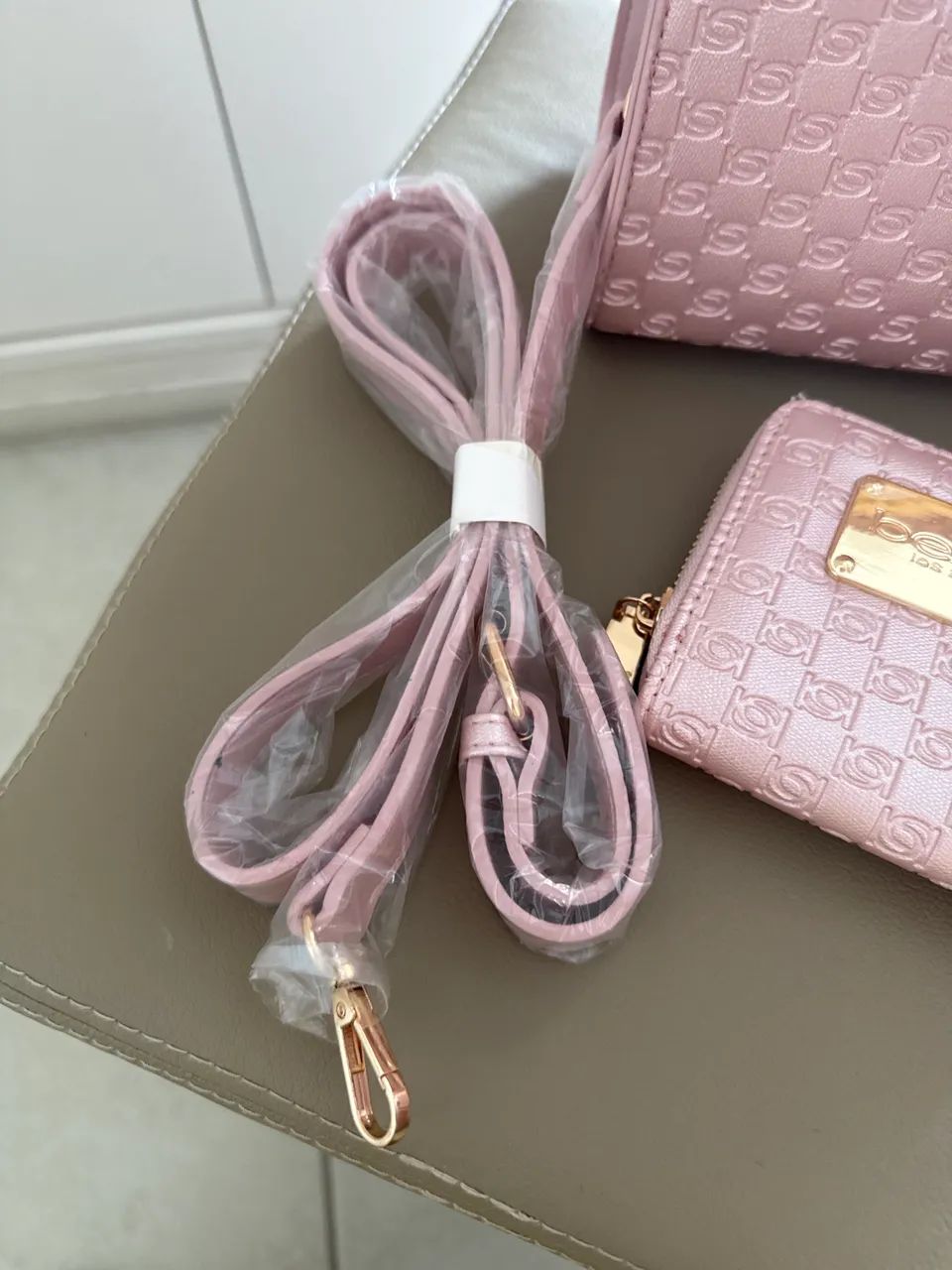 Bolsa em Couro Bebe - Rosa Claro com Acessórios - EUA - Foto 6