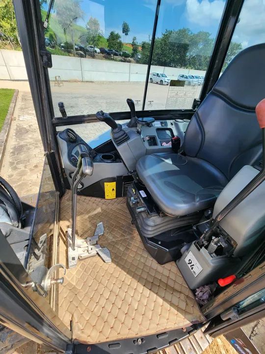 Mini escavadeira Bobcat E35z - Nova - Foto 5