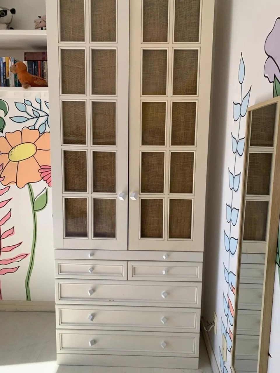 Armários em madeira maciça com pintura de laca64596145033730122