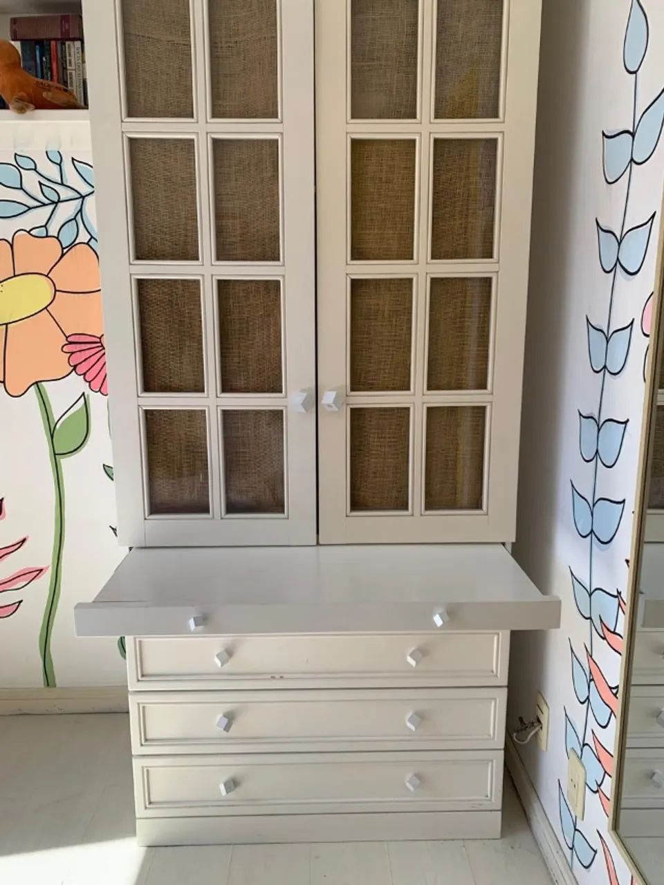 Armários em madeira maciça com pintura de laca64596145033730121