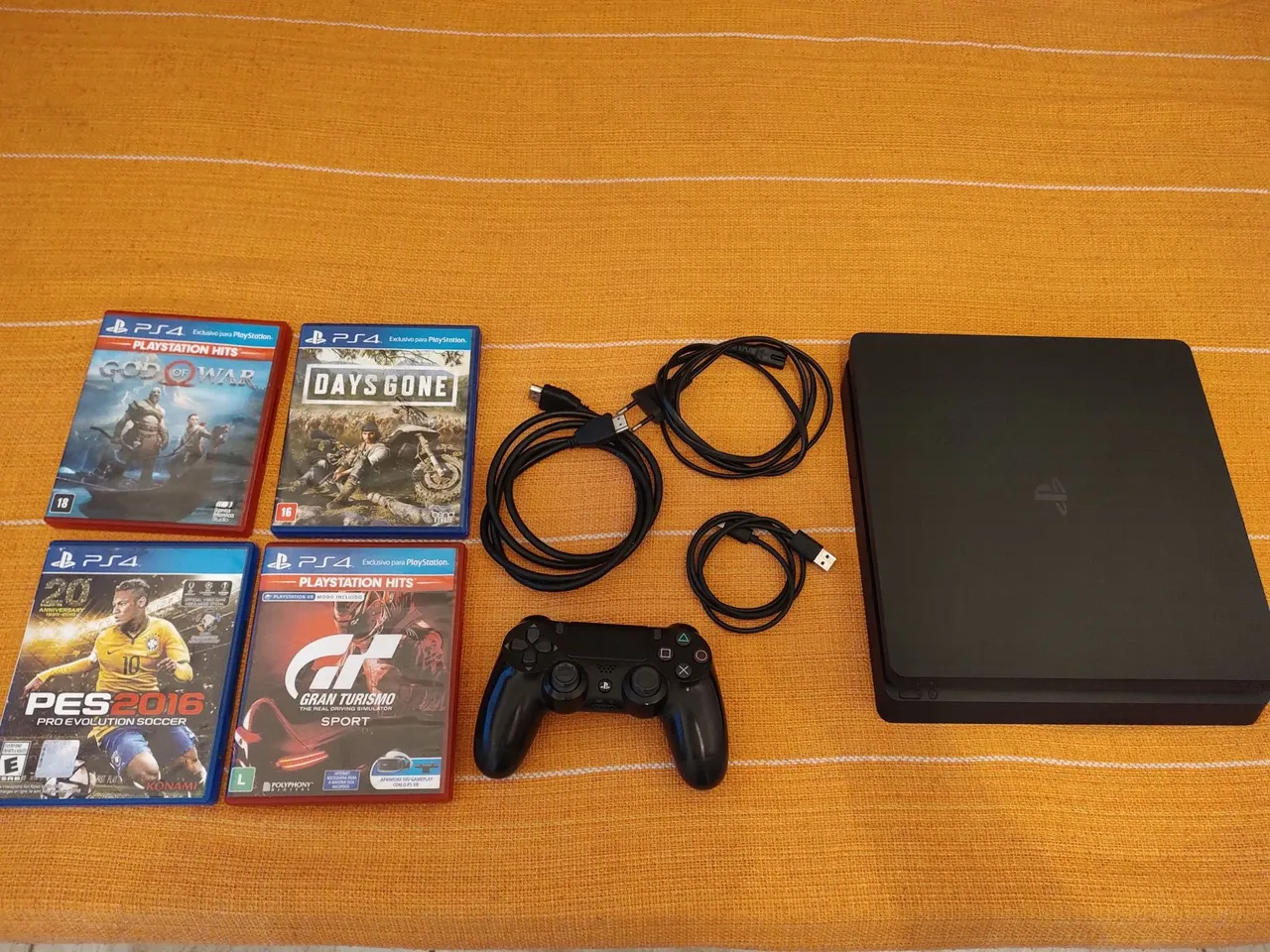PS4 todo original de fábrica, super conservado.