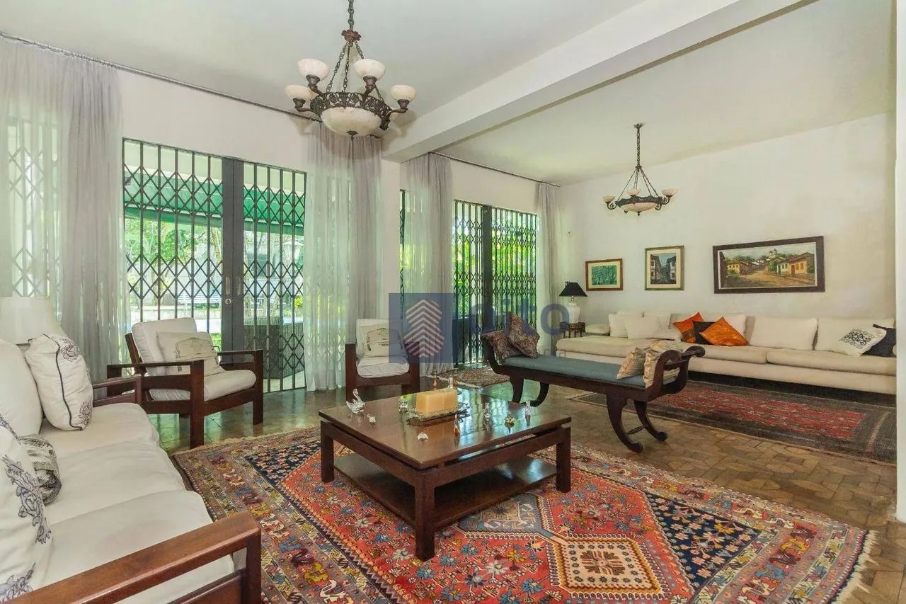 Sobrado isolado, com projeto arquitetônico inteligente e ambientes amplos. Esta residência - Foto 5