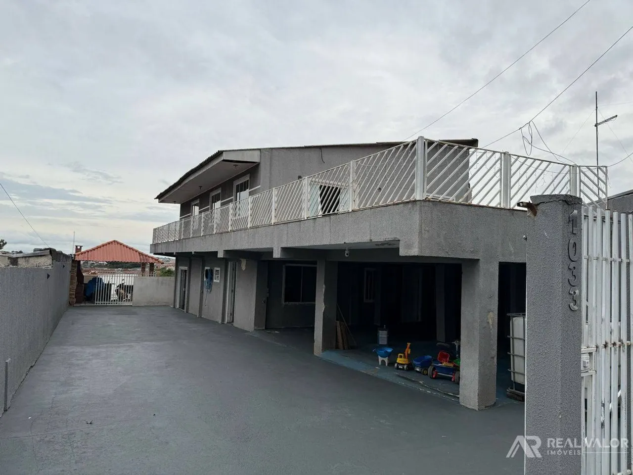 Sobrado para Locação de Alto Padrão com Piscina no Centro de Fazenda Rio Grande