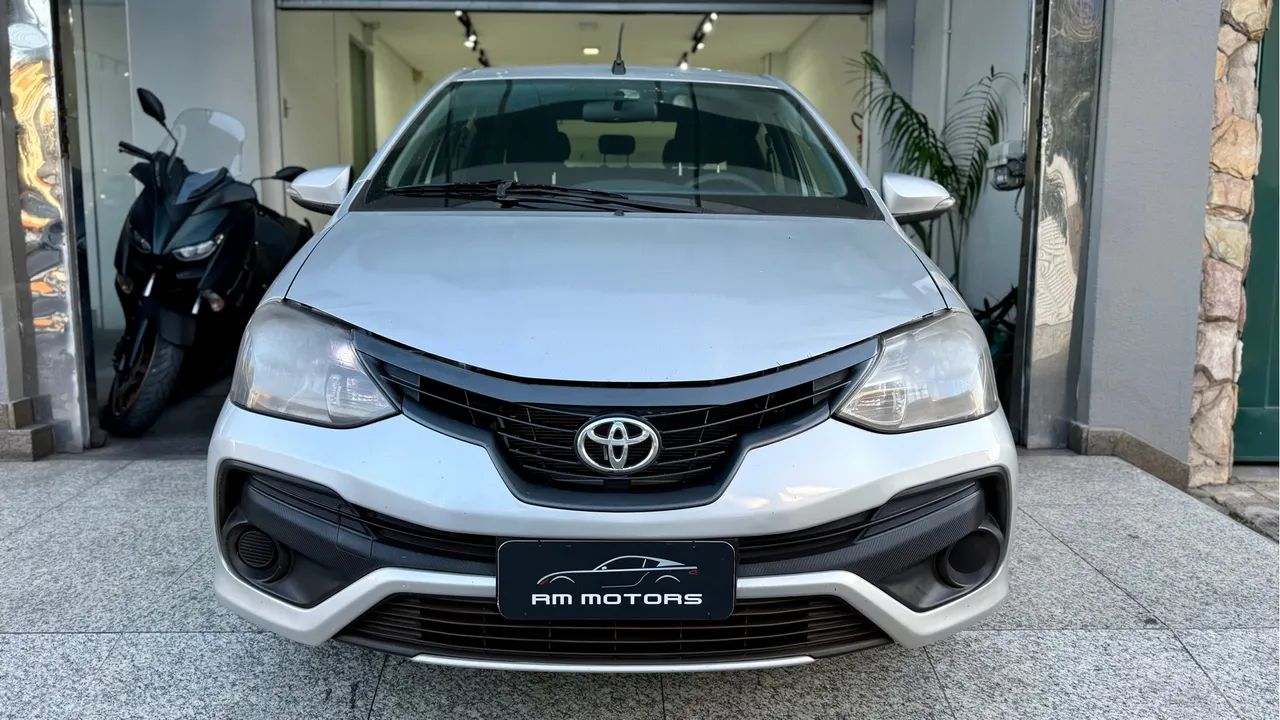 TOYOTA  ETIOS 1.5 SEDAN 2020 PLUSS COMPLETO ORIGINAL RODAS MULTIMÍDIA REVISÃO