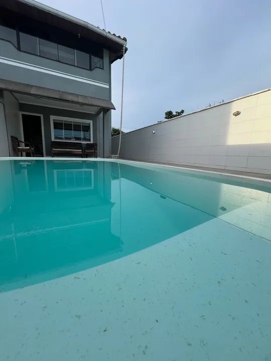 Casa com Piscina e 3 Suítes de frente para o mar em Iguabinha