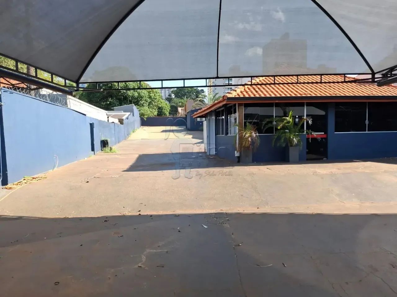 Galpão comercial de 216m² com 03 banheiros para locação - City Ribeirão