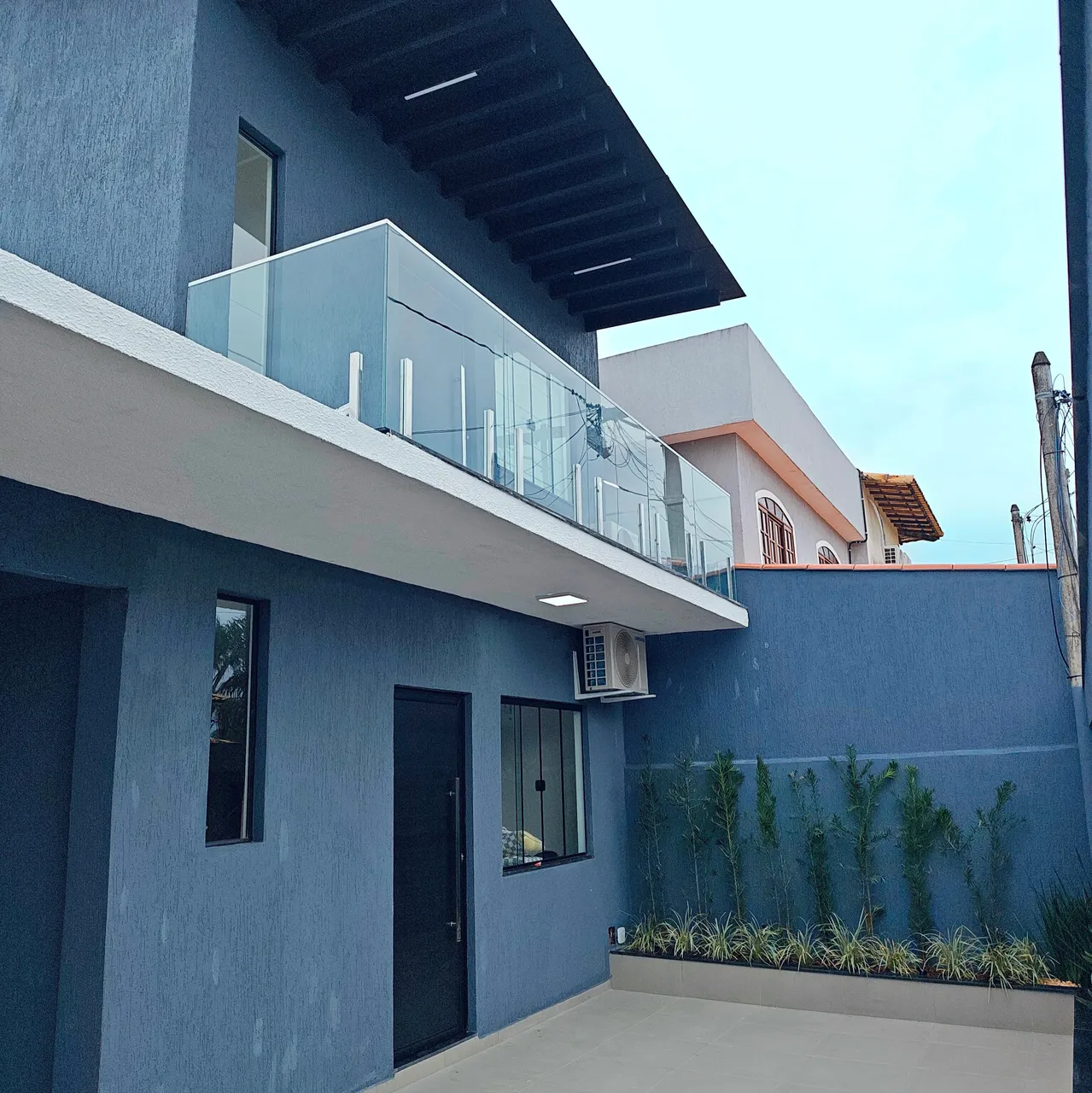 Alugo linda casa de primeira locação, com piscina e semi mobiliada em Ampliação - Itaboraí