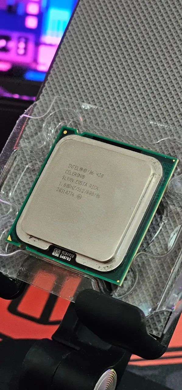 Processador Intel Celeron 430 / cache de 512K / 1,80 GHz / barramento frontal de 800MHz - Foto 2