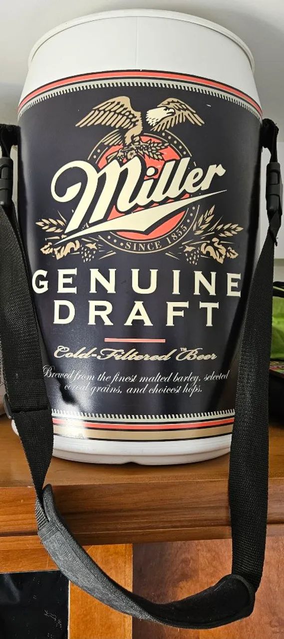 Cooler portátil Miller Genuine Draft 24 latas com alça - prático e com grande capacidade