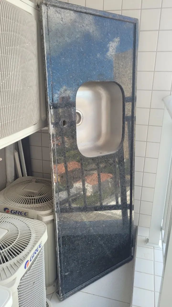 Pia de cozinha - QUASE NOVA - com torneira!