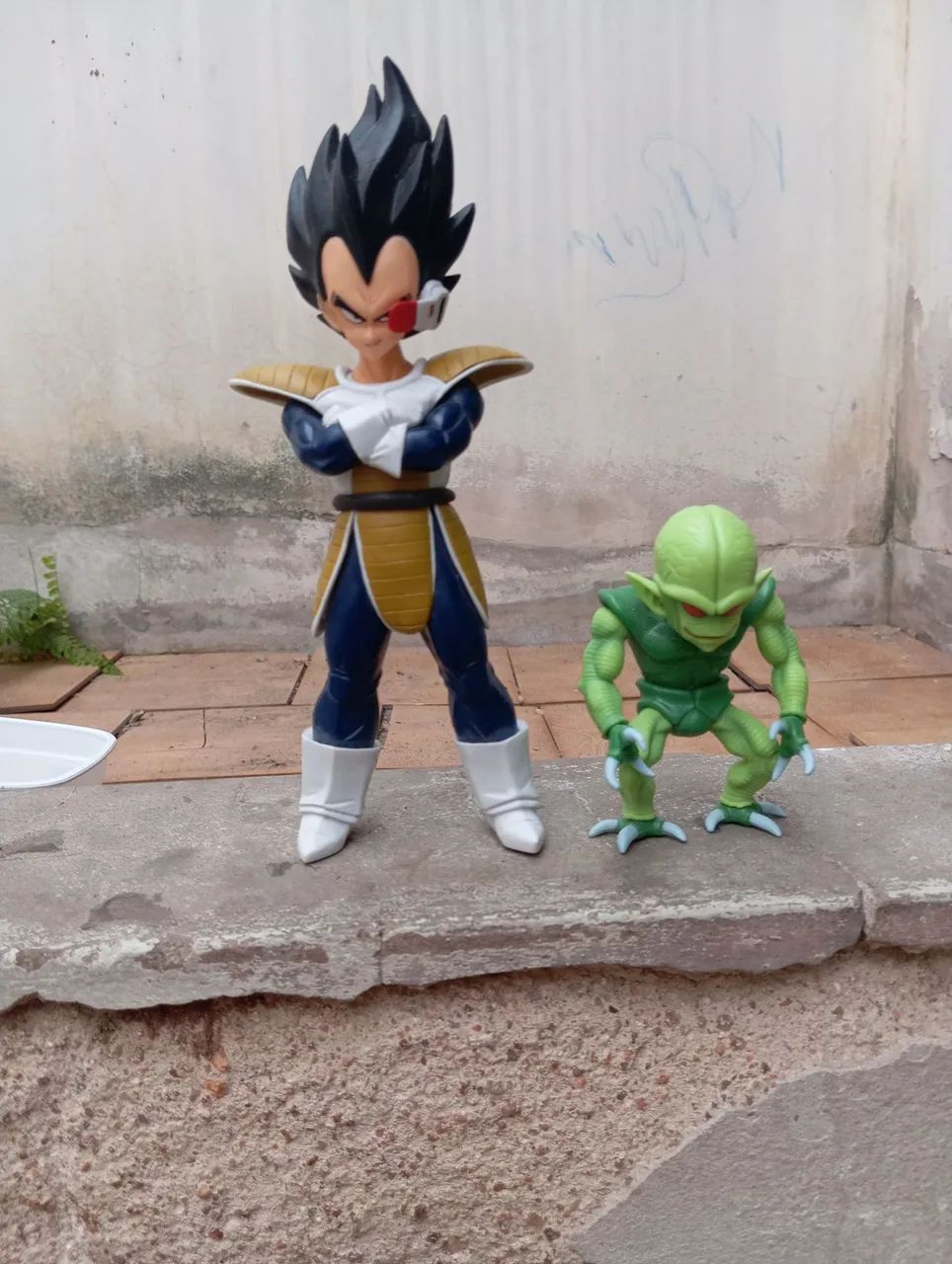 Dragon Ball Figura boneco Vegeta Scouter e saibaman - Foto 3