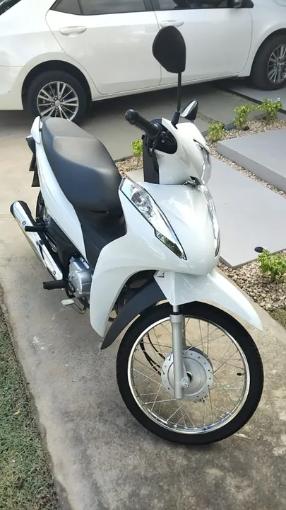 Honda Biz 110i Branca - Ótima para o dia a dia!