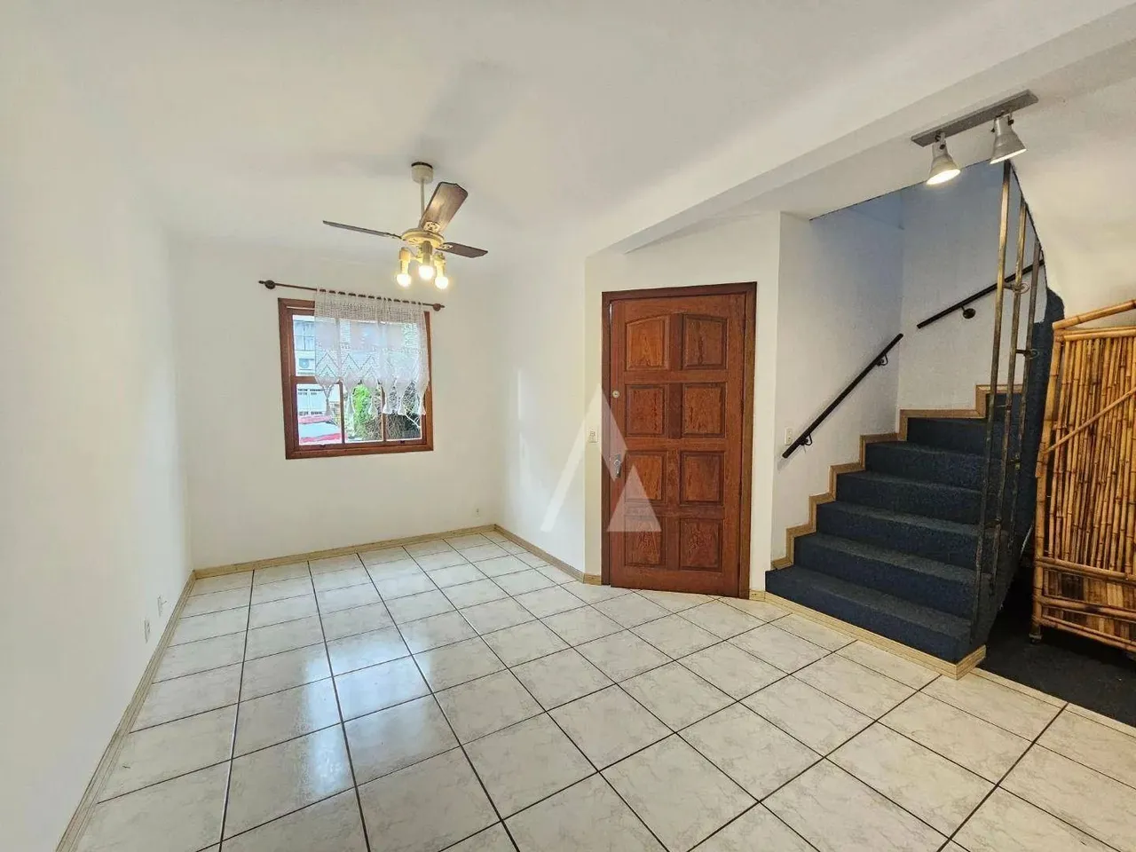 Sobrado com 2 dormitórios para alugar, 68 m² por R$ 1.966,47/mês - Agronomia - Porto Alegr