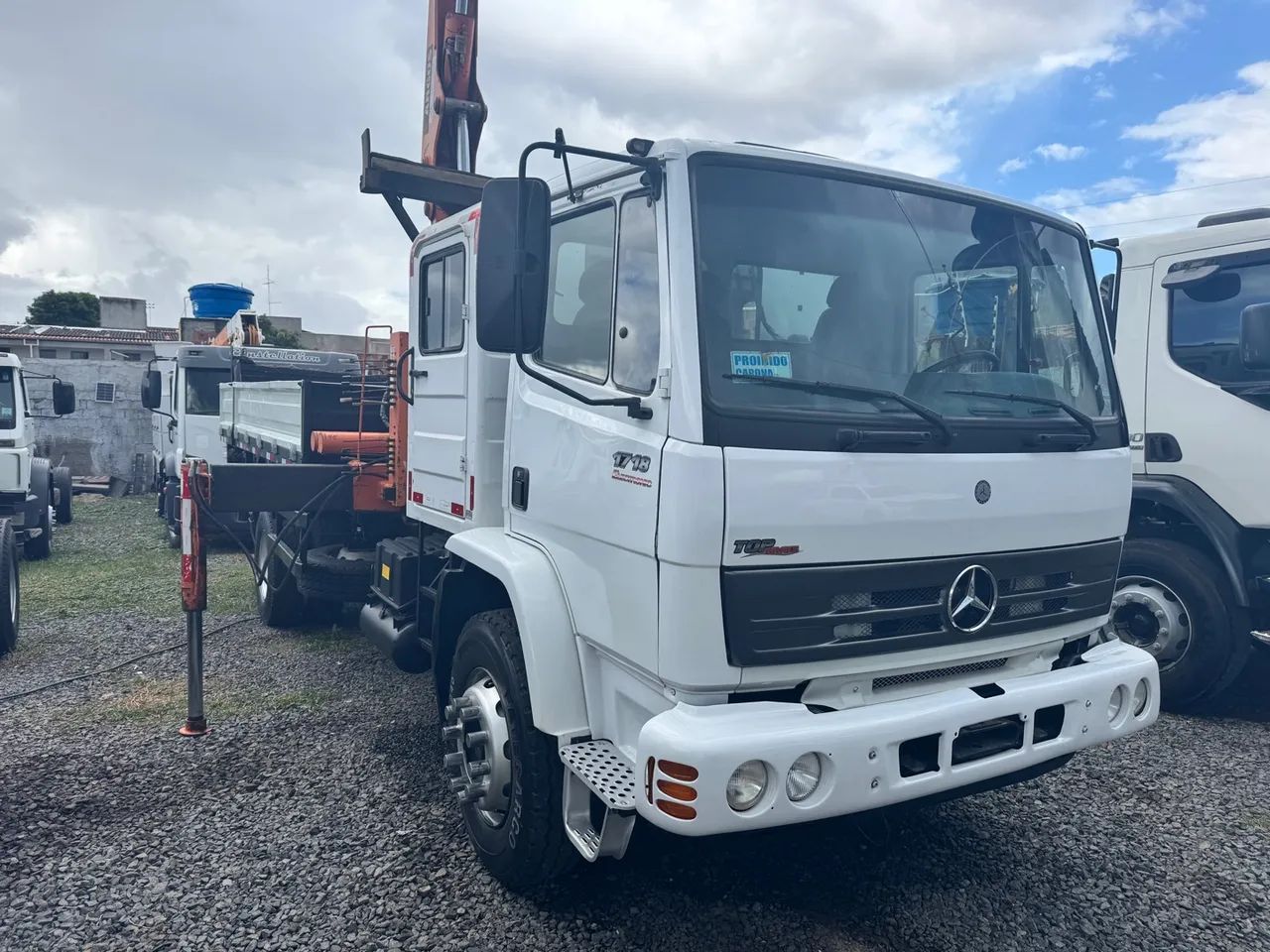 Caminhão Mercedez 1718 munck 20 toneladas - Foto 6