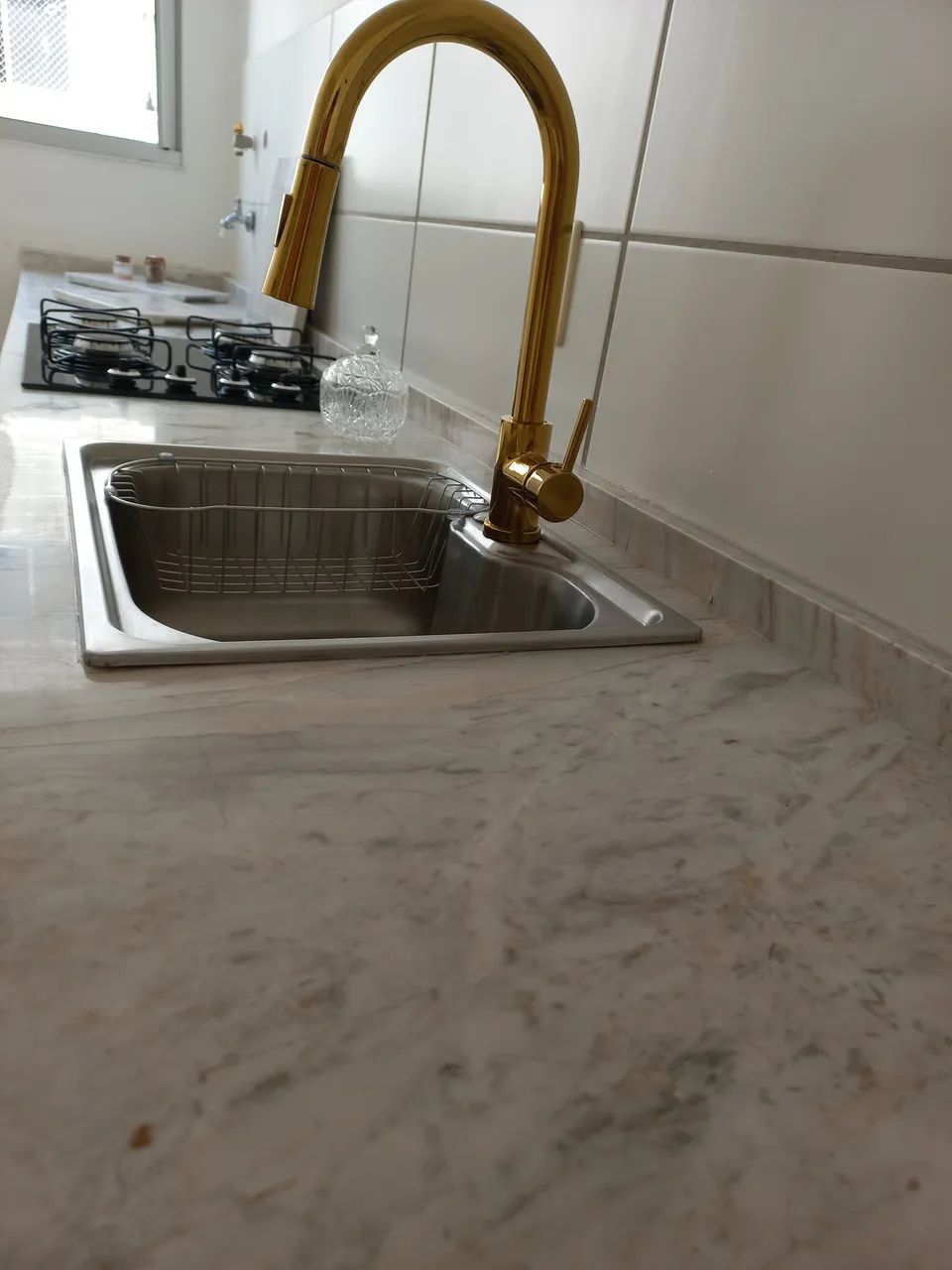 Bancada de Cozinha em Pedra Mármore Paraná Branco com veios dourados e cinza - Foto 3
