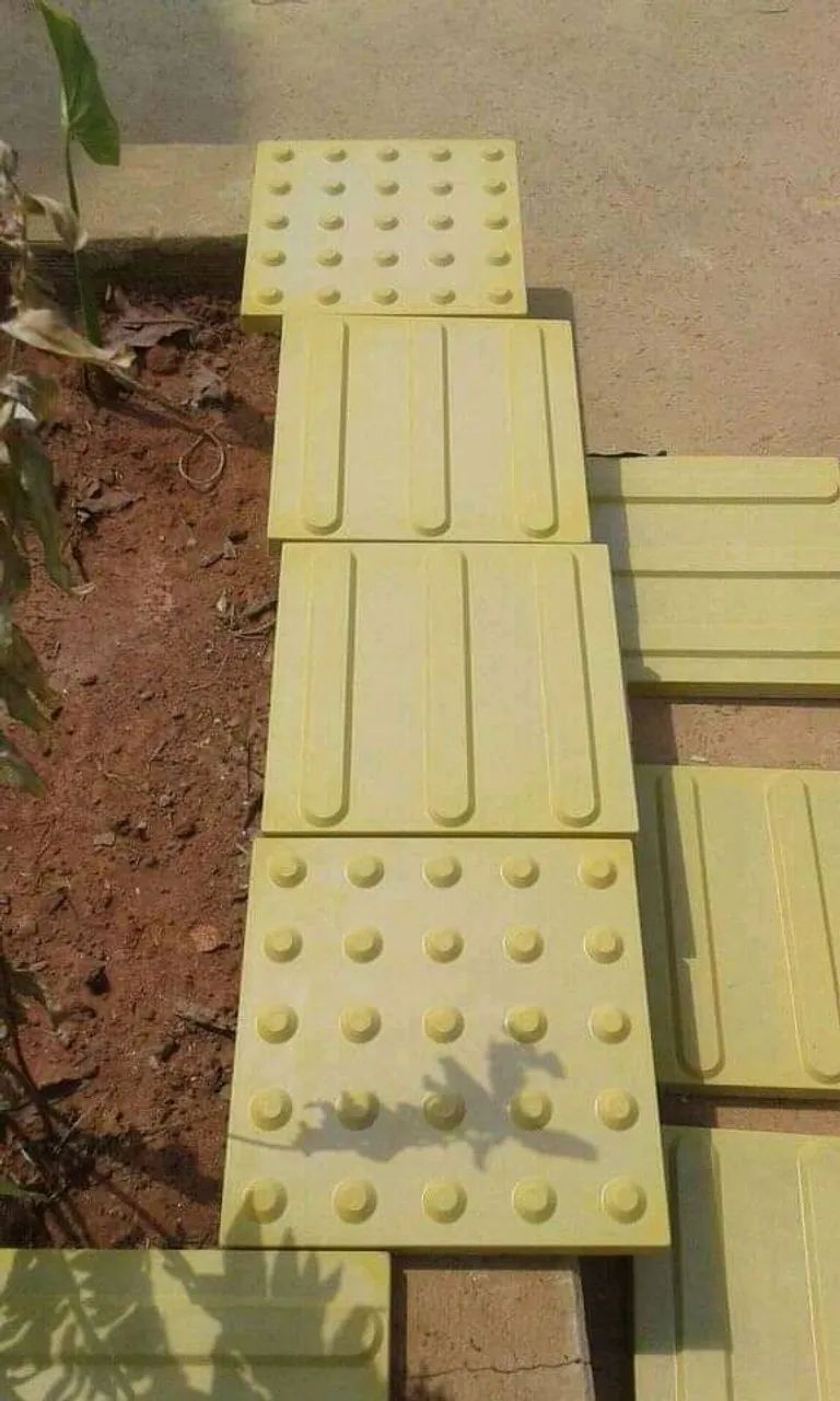 Piso tátil amarelo rs 3.20 cada - Foto 3