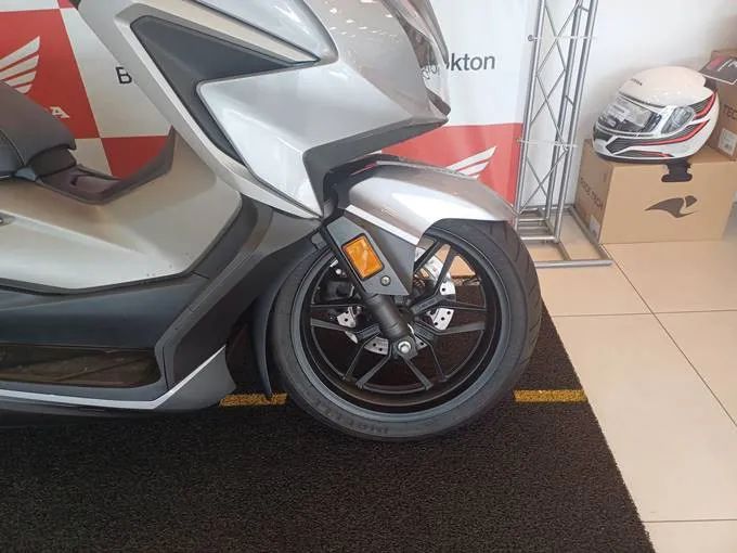 Honda FORZA 350 2022/2023 baixo KM - Foto 3