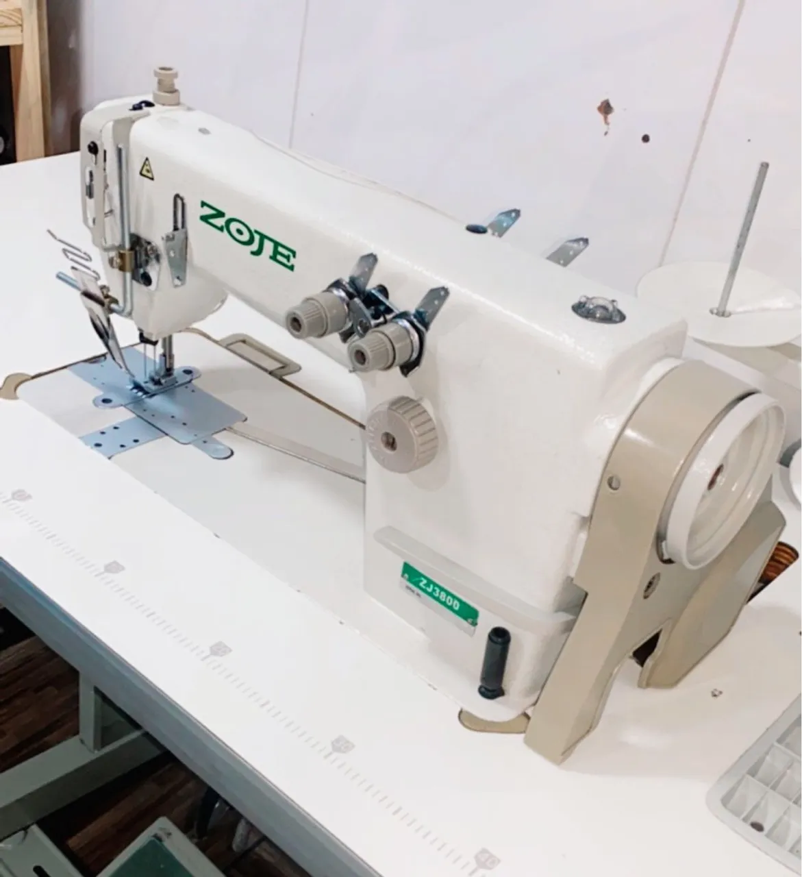 Máquina de Acabamento Ombro a Ombro