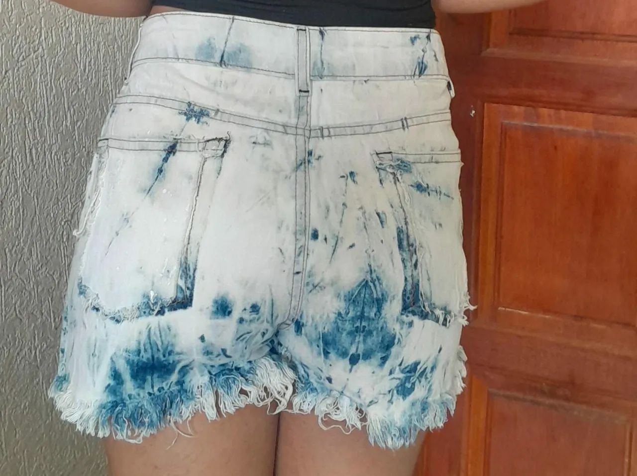 Short Jeans Desbotado com Detalhes - Foto 3