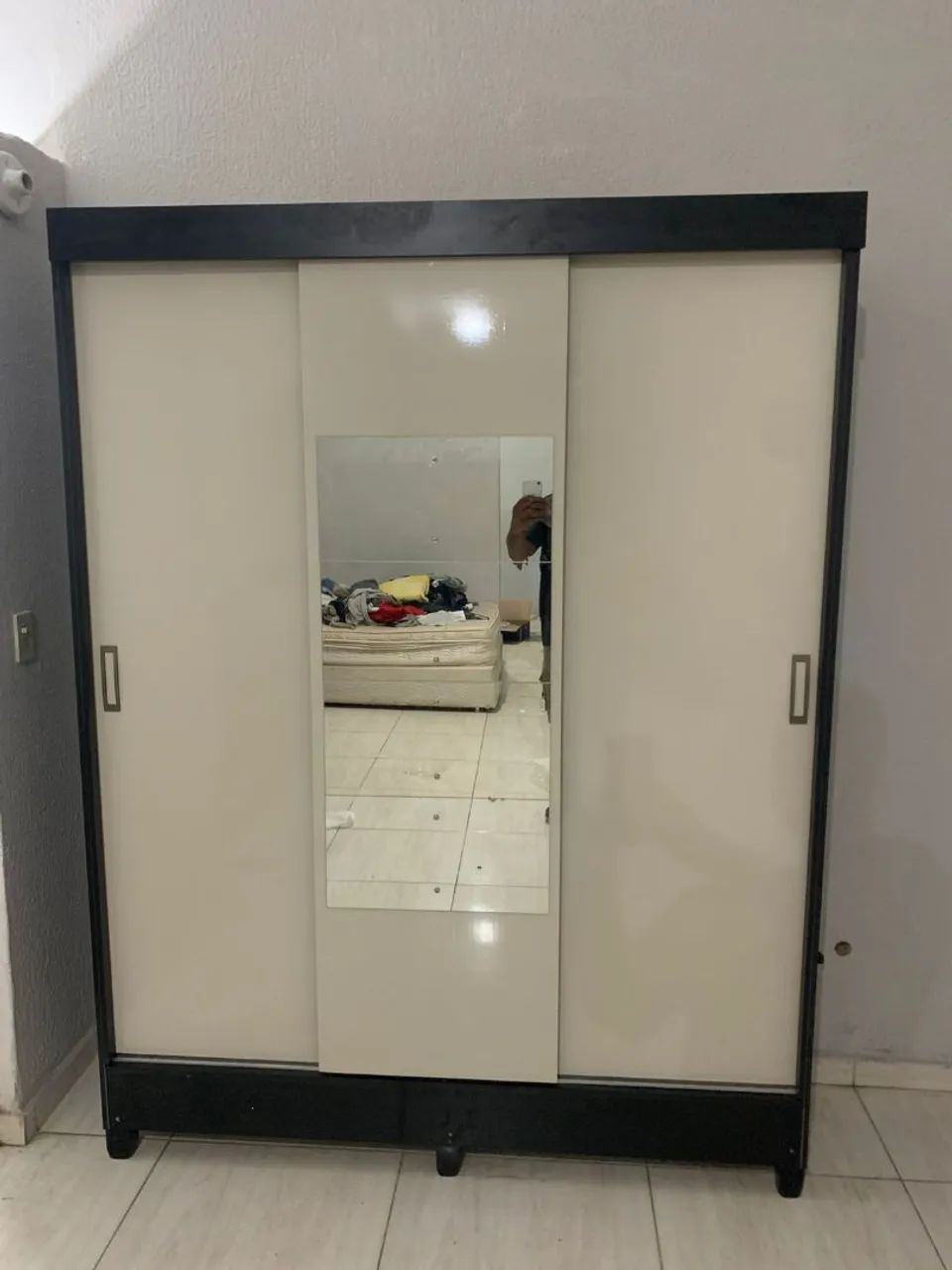 Guarda-Roupa 3 Portas de Correr com Espelho