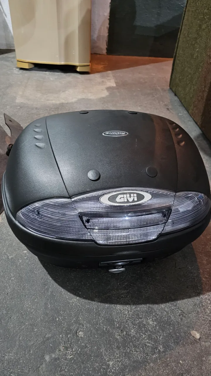 Baú GIVI simply 45l semi-novo com encosto para garupa