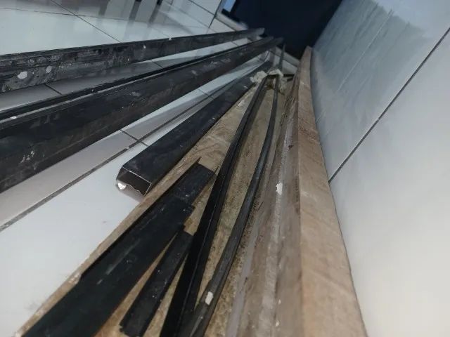 Perfis de alumínio usados 5 peças 3m cada - Foto 3