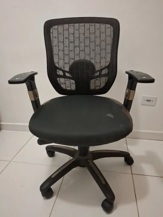 Cadeira de escritório (leia o anúncio, por favor)