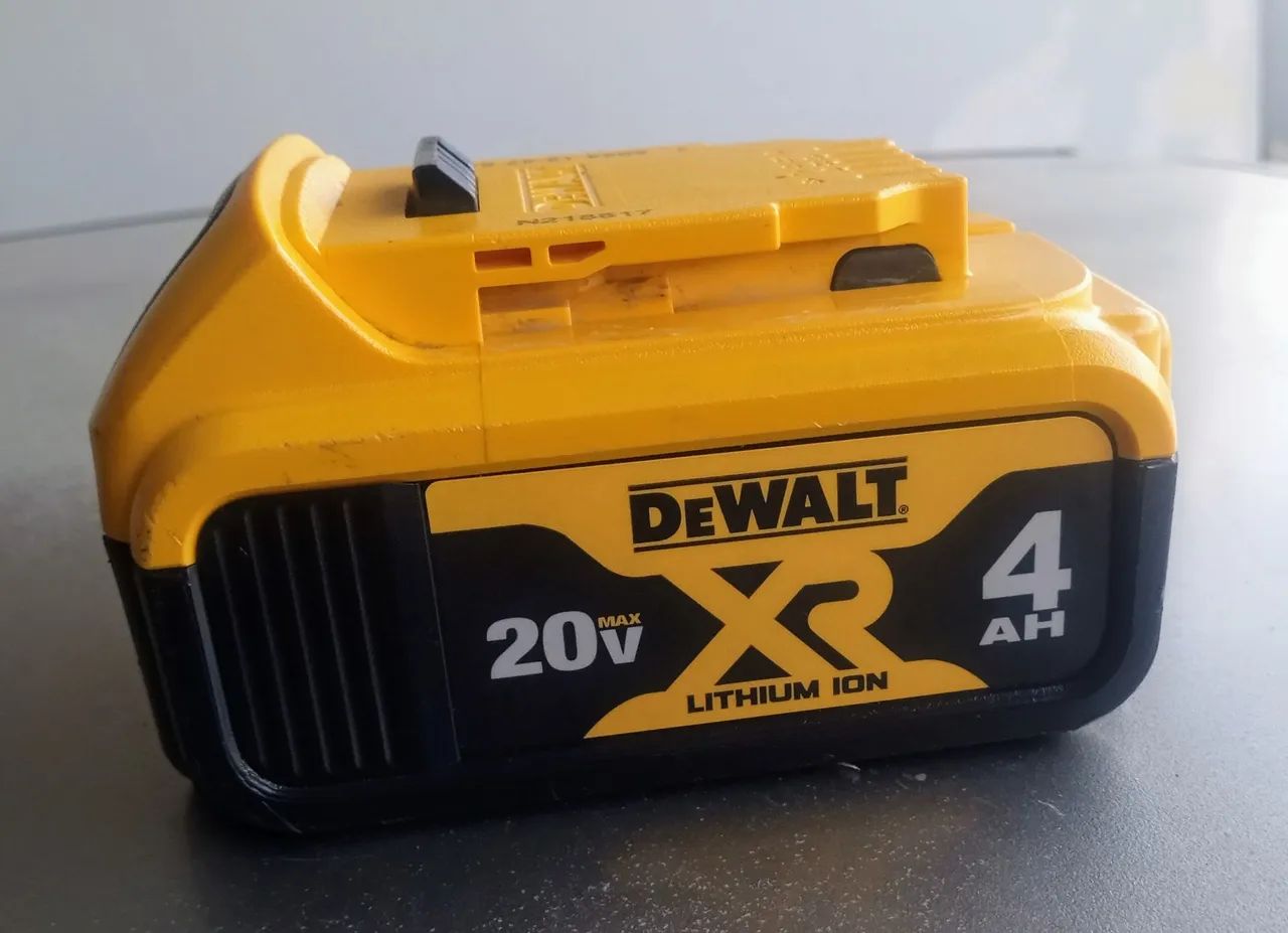 Bateria Dewalt 20v XR 4ah  - Foto 2