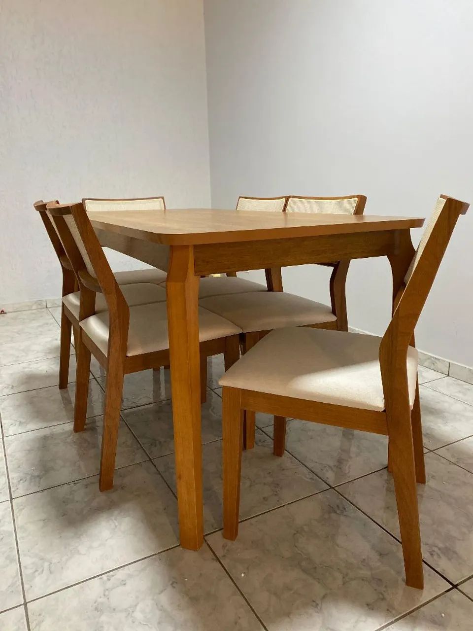 Mesa de jantar com tampo de madeira 1.60x90 com 06 cadeiras - Foto 3