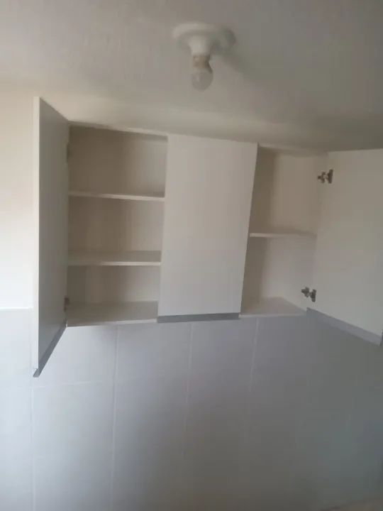 Armários de cozinha brancos novos - Foto 2