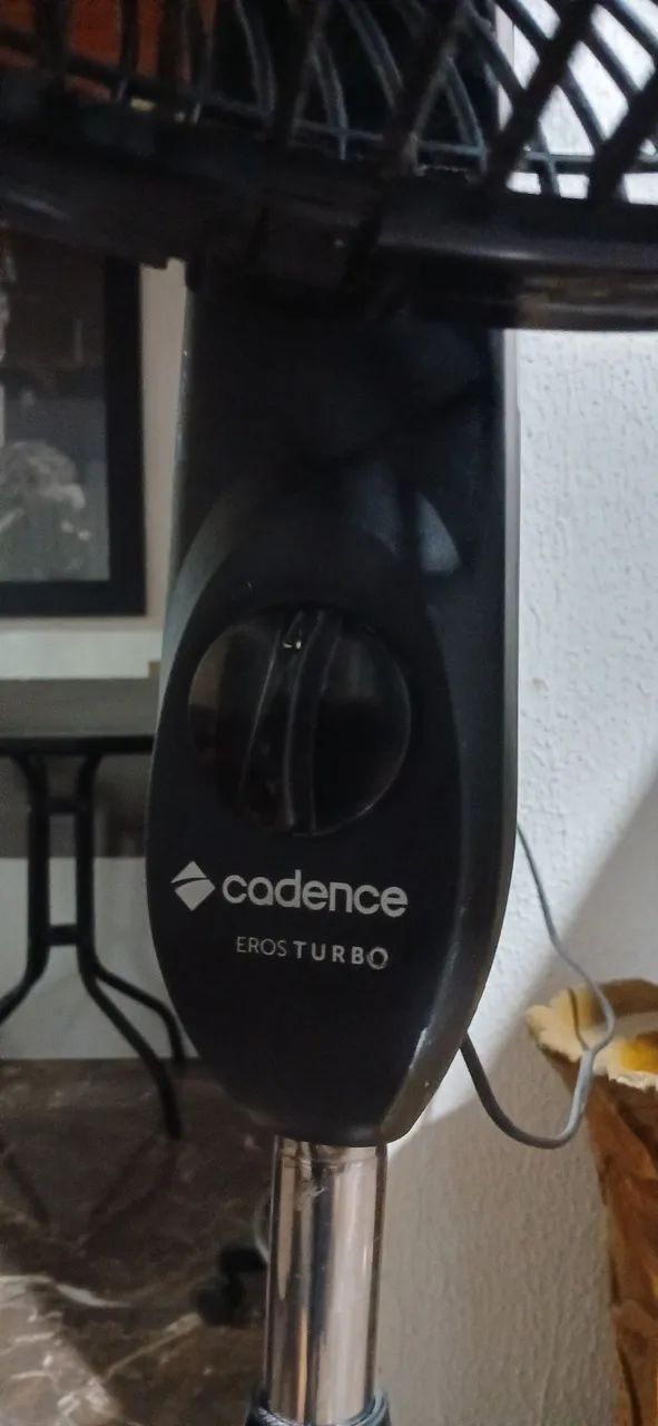 Ventilador Cadence Turbo 110Vts/6 pás/ com pedestal. Funcionando normalmente.  - Foto 5