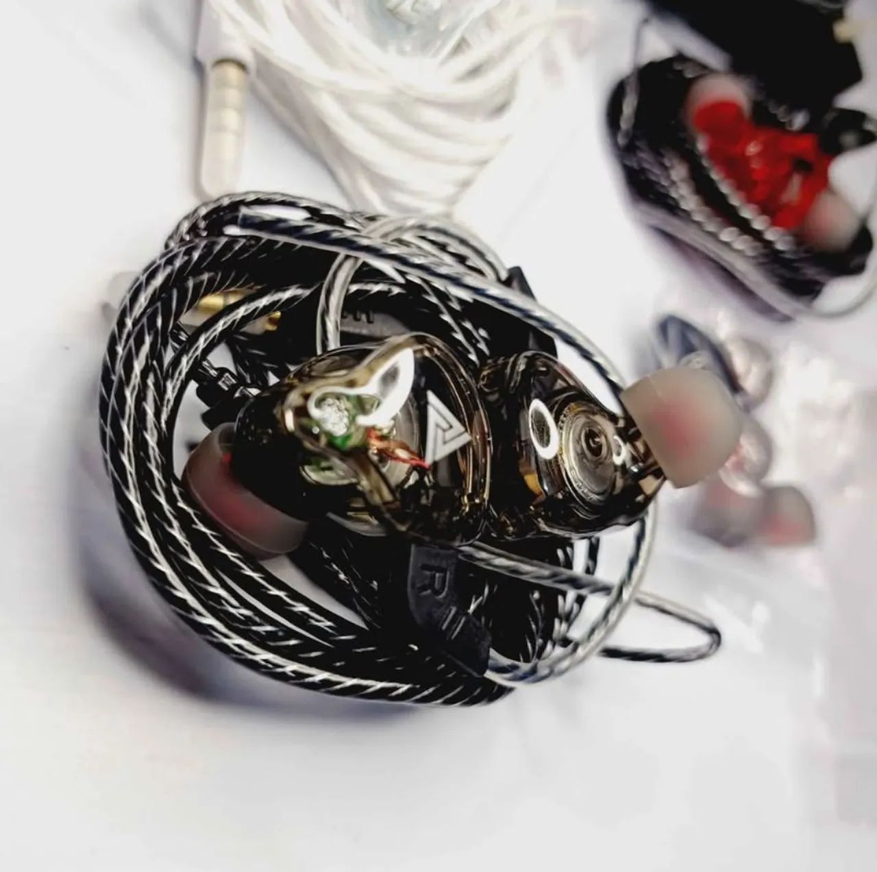 Entrego Fone Original da QKZ AK6 para gamers e músicos, som alto e Limpo, possui microfone - Foto 3