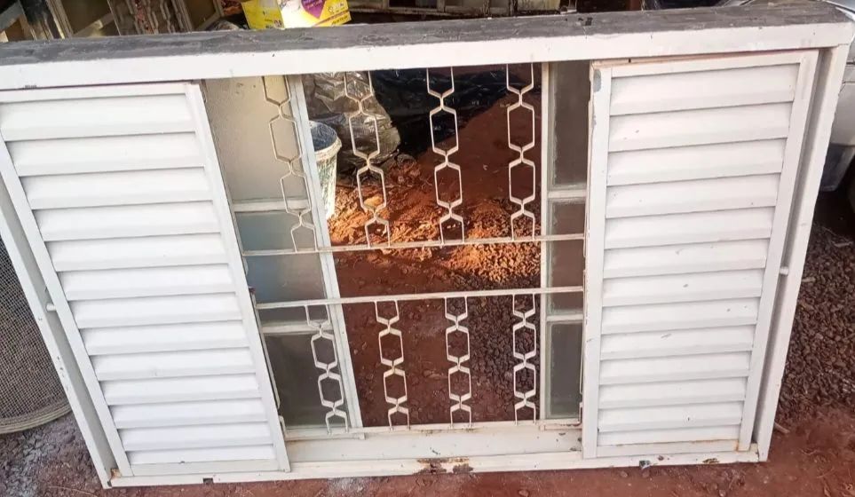 JANELA VENEZIANA COM VIDROS - Foto 4