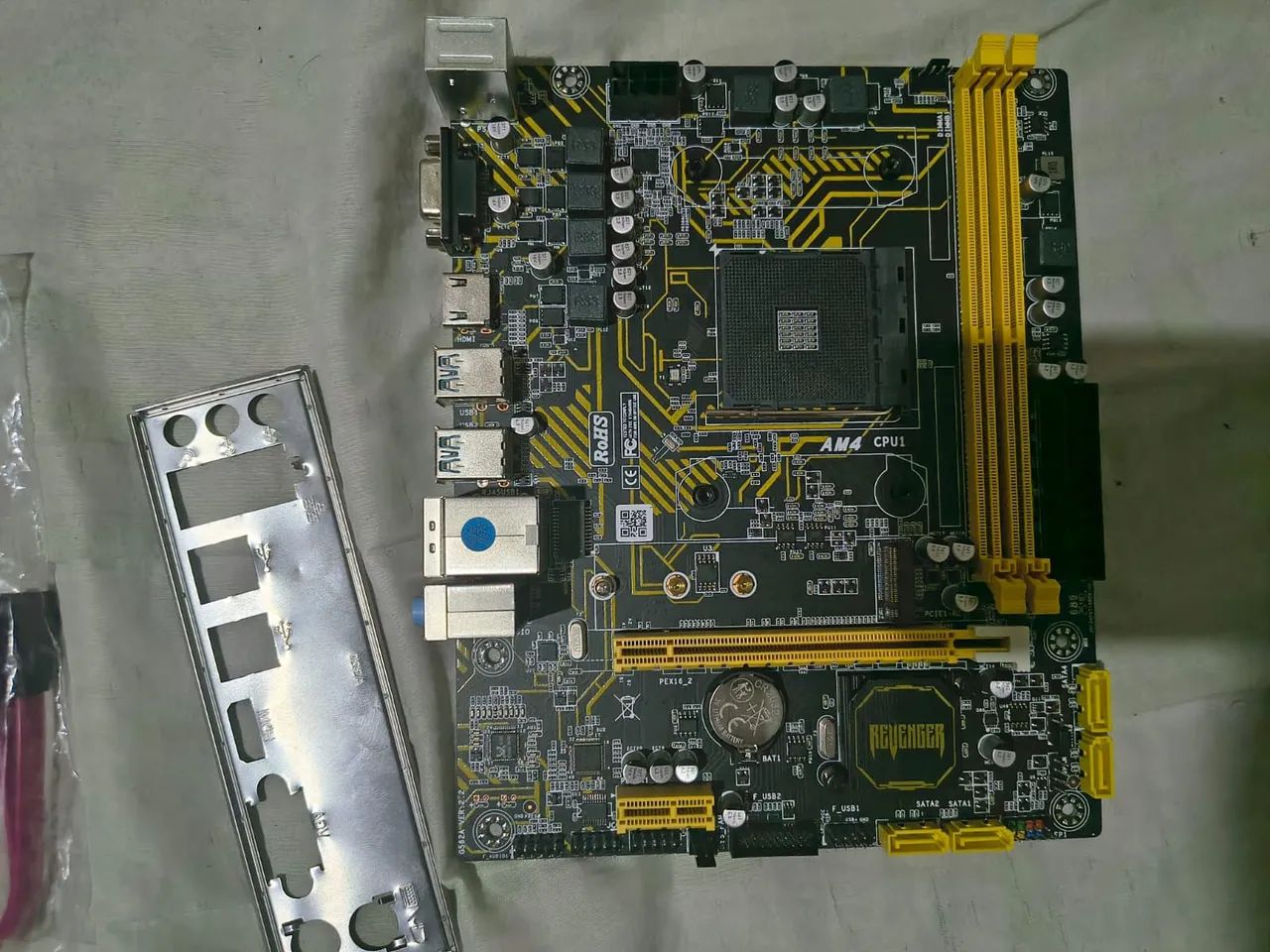 Placa mae a520m AM4 nova de caixa