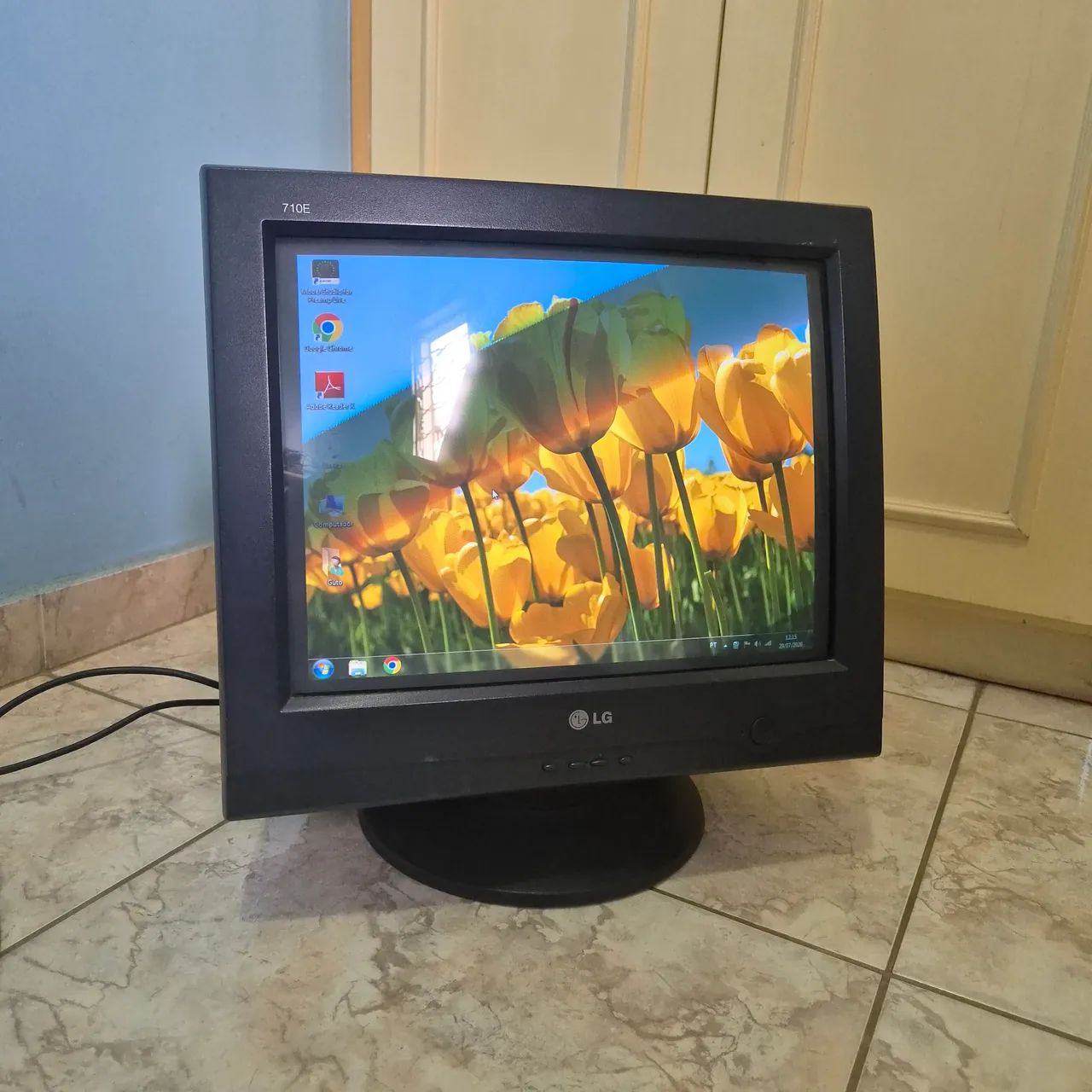 Monitor LG 710E