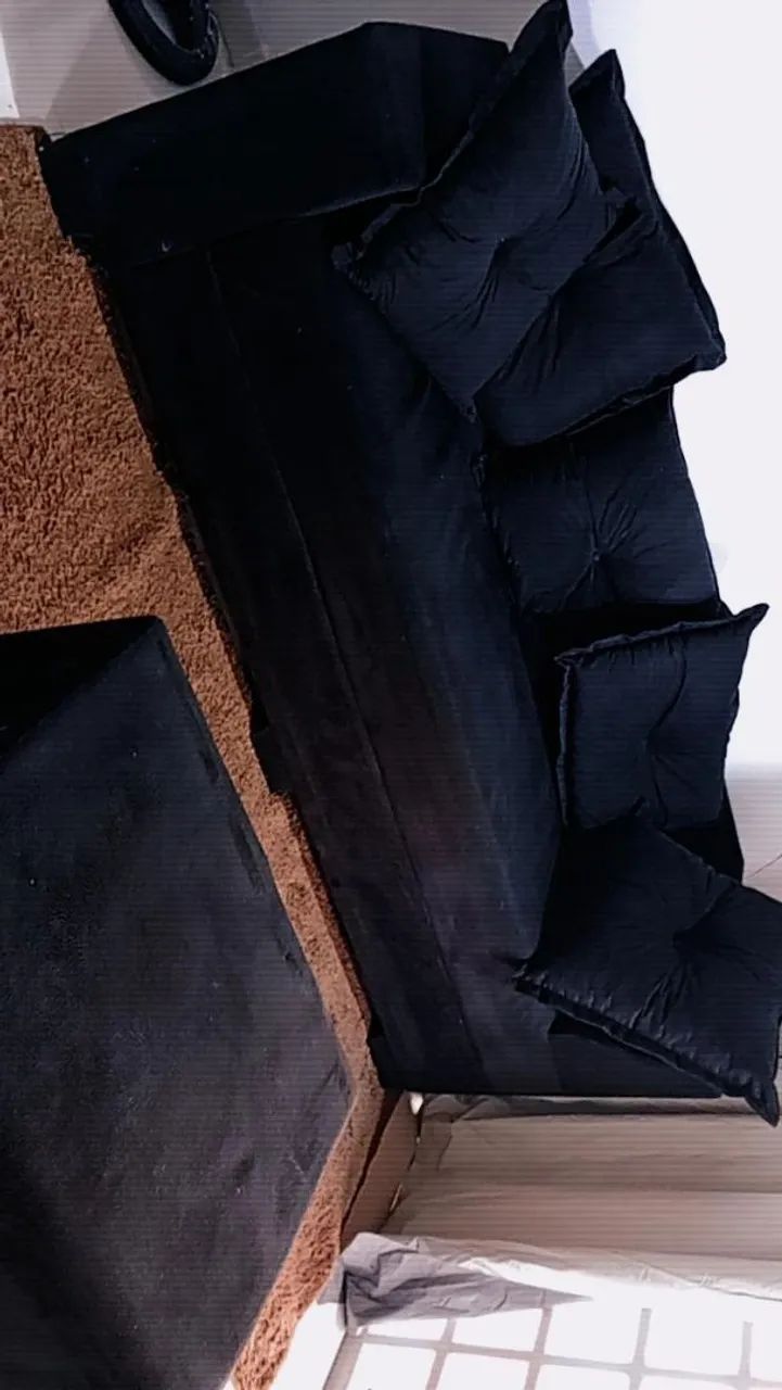 vende-se um sofa novo com mesa de centro 
