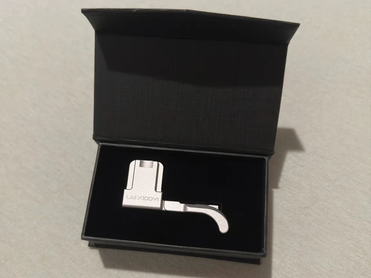 Thumb rest Lensmate Silver para Fujifilm X100VI e X100V - Foto 4