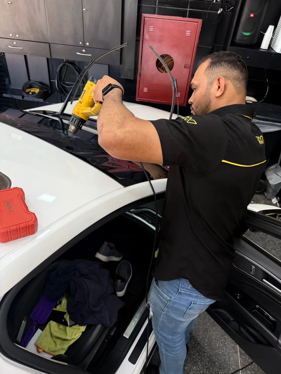 Contratamos Aplicador de Películas Automotivas