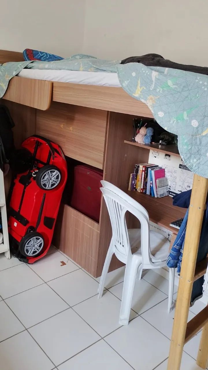 Cama de solteiro com escrivaninha 