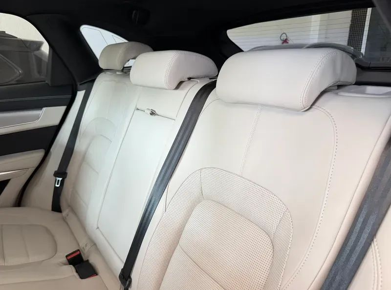 Jaguar F-Pace 3.0 R-Dyn.SE AWD 340cv (Híbrido), foto 15 de 19