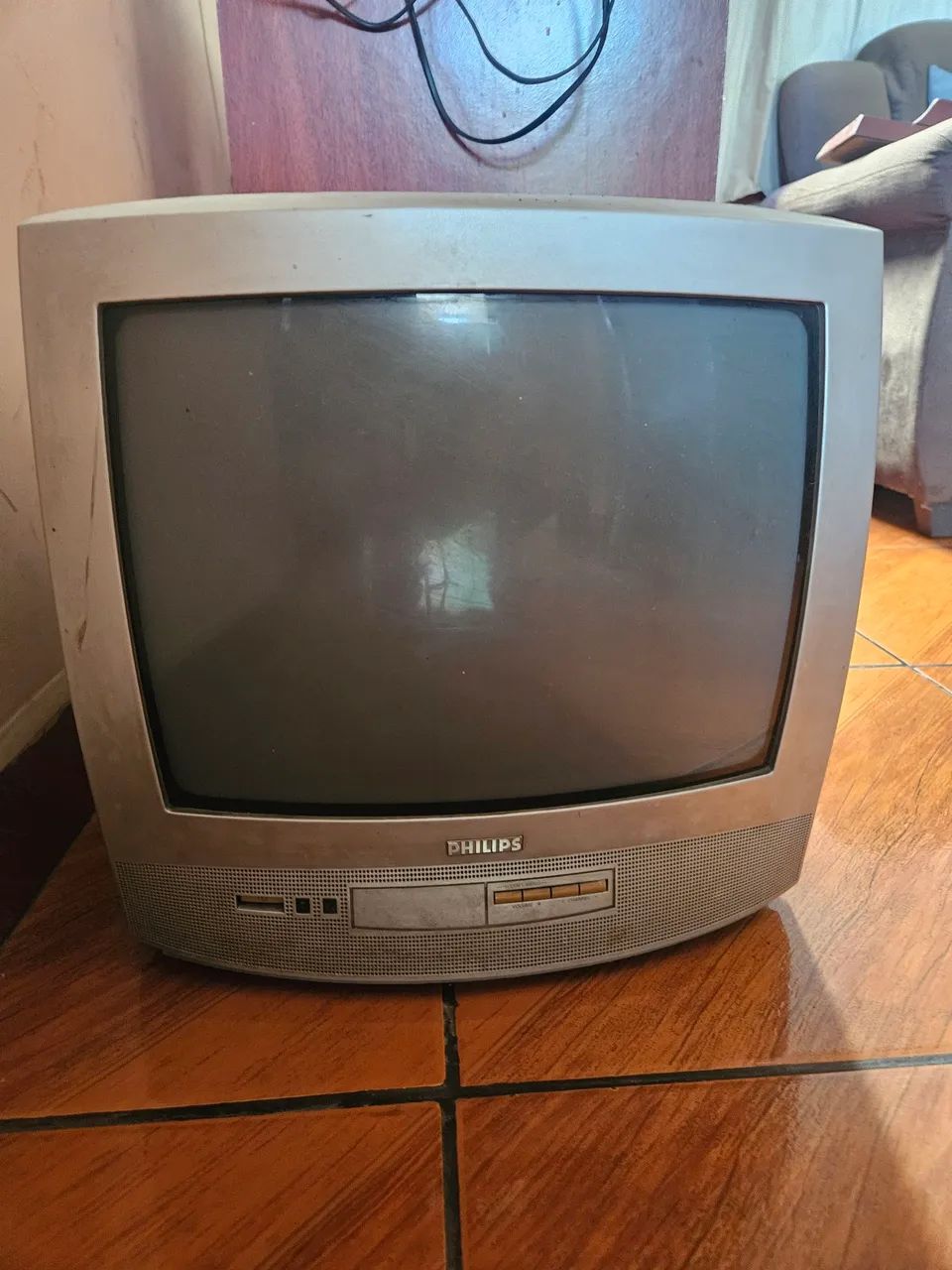 Vendo - Guarda roupa e TV - Foto 3