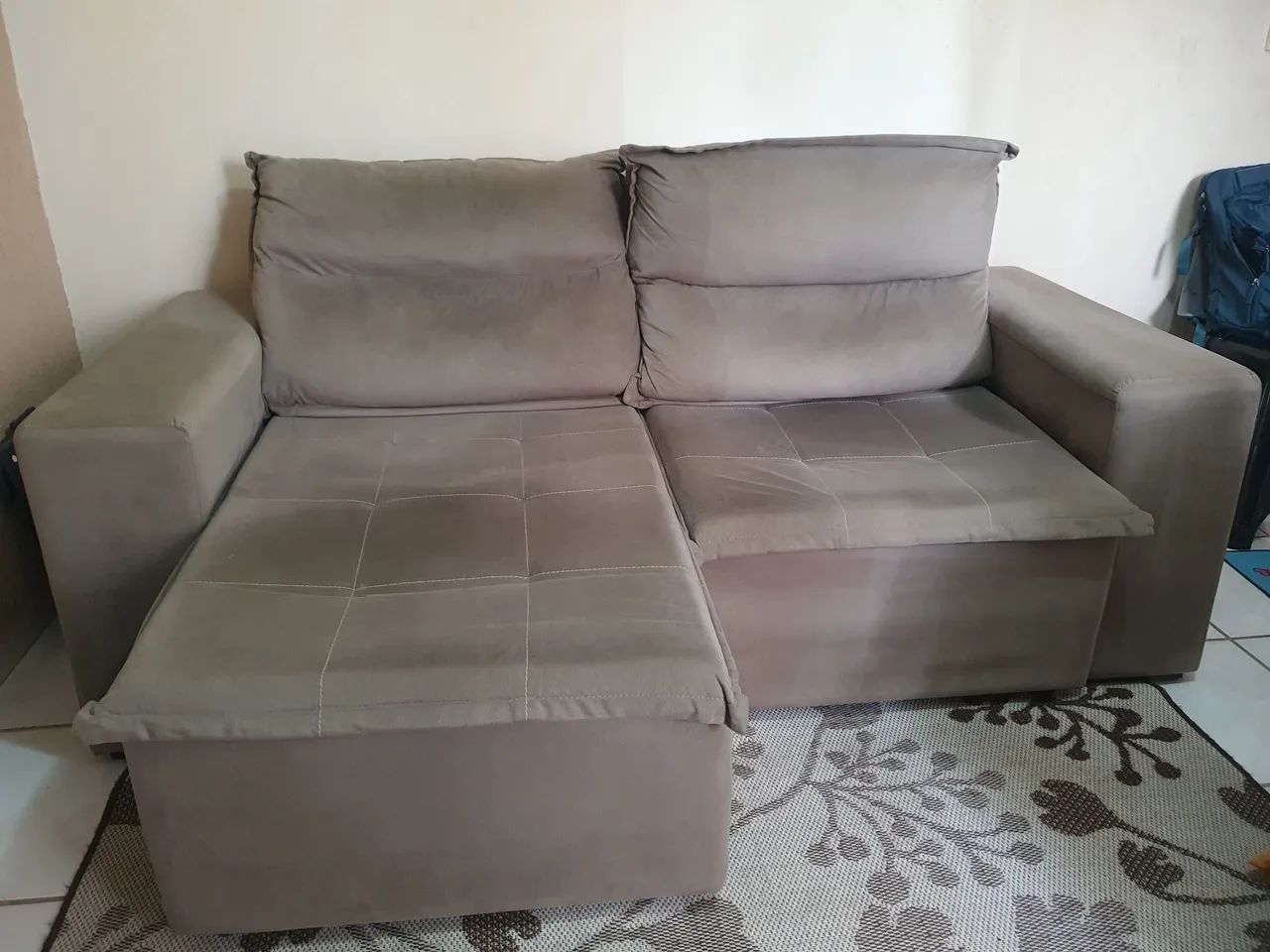 Vendo sofá retrátil 3 lugares espuma D26 - Foto 4