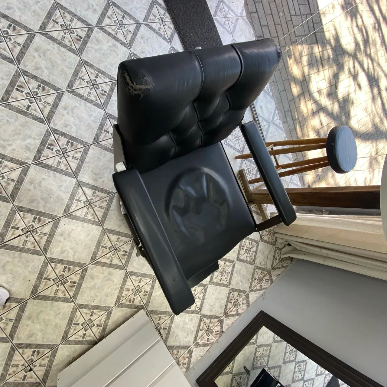 Cadeira Barbeiro R$750,00 - Foto 3