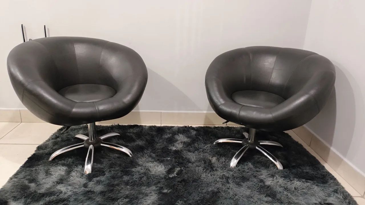 Poltrona giratória design em couro (o par)