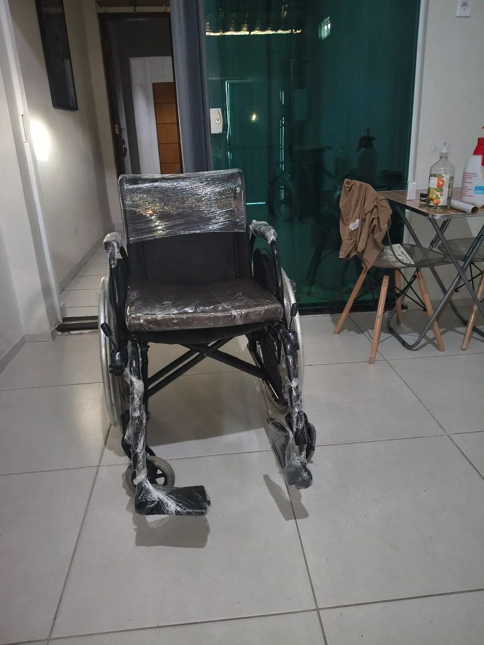 Cadeira de roda  de alumínio 