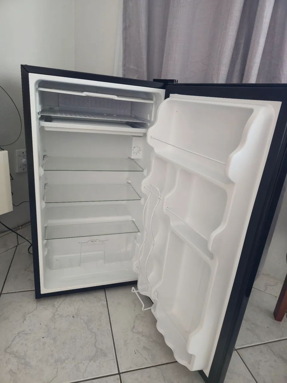 Frigobar Midea 93 Litros  - Foto 2