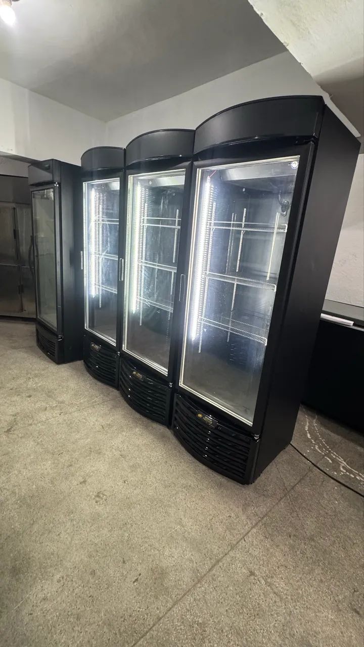 Geladeira expositora 450 litros all black