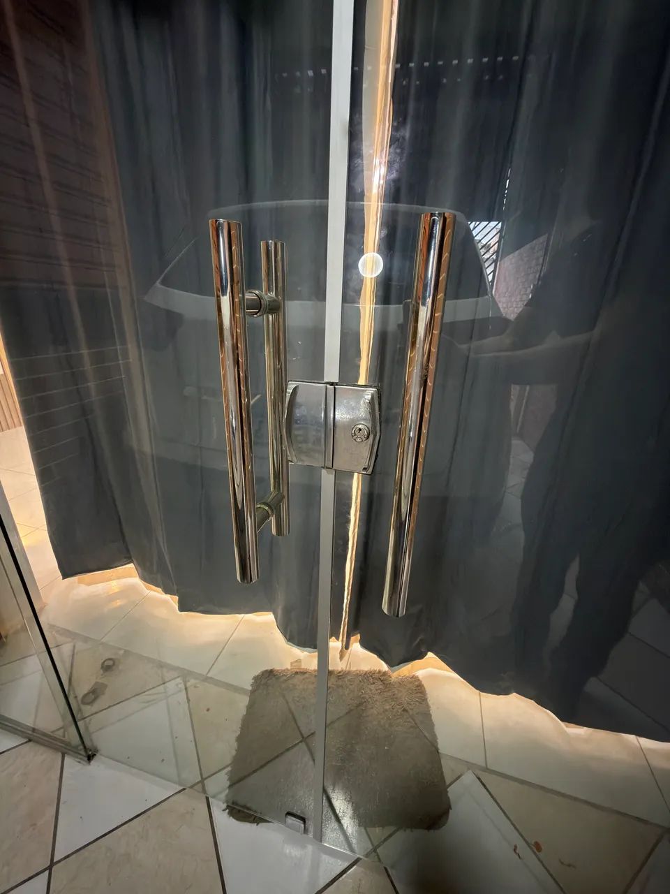 Vendo porta de vidro! - Foto 2
