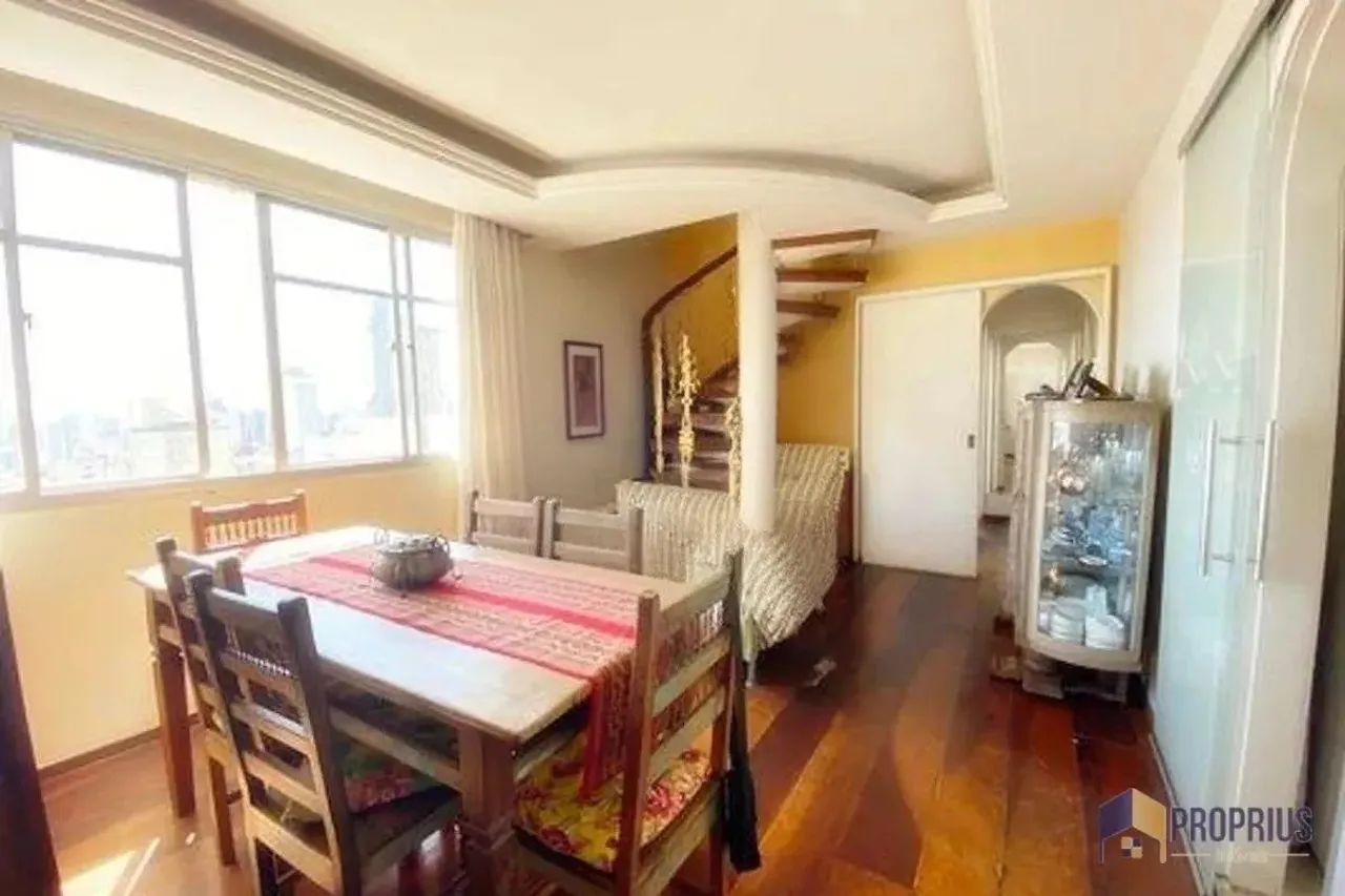 Cobertura à venda no Santo Antônio Desfrute de uma luxuosa cobertura à venda no coração de